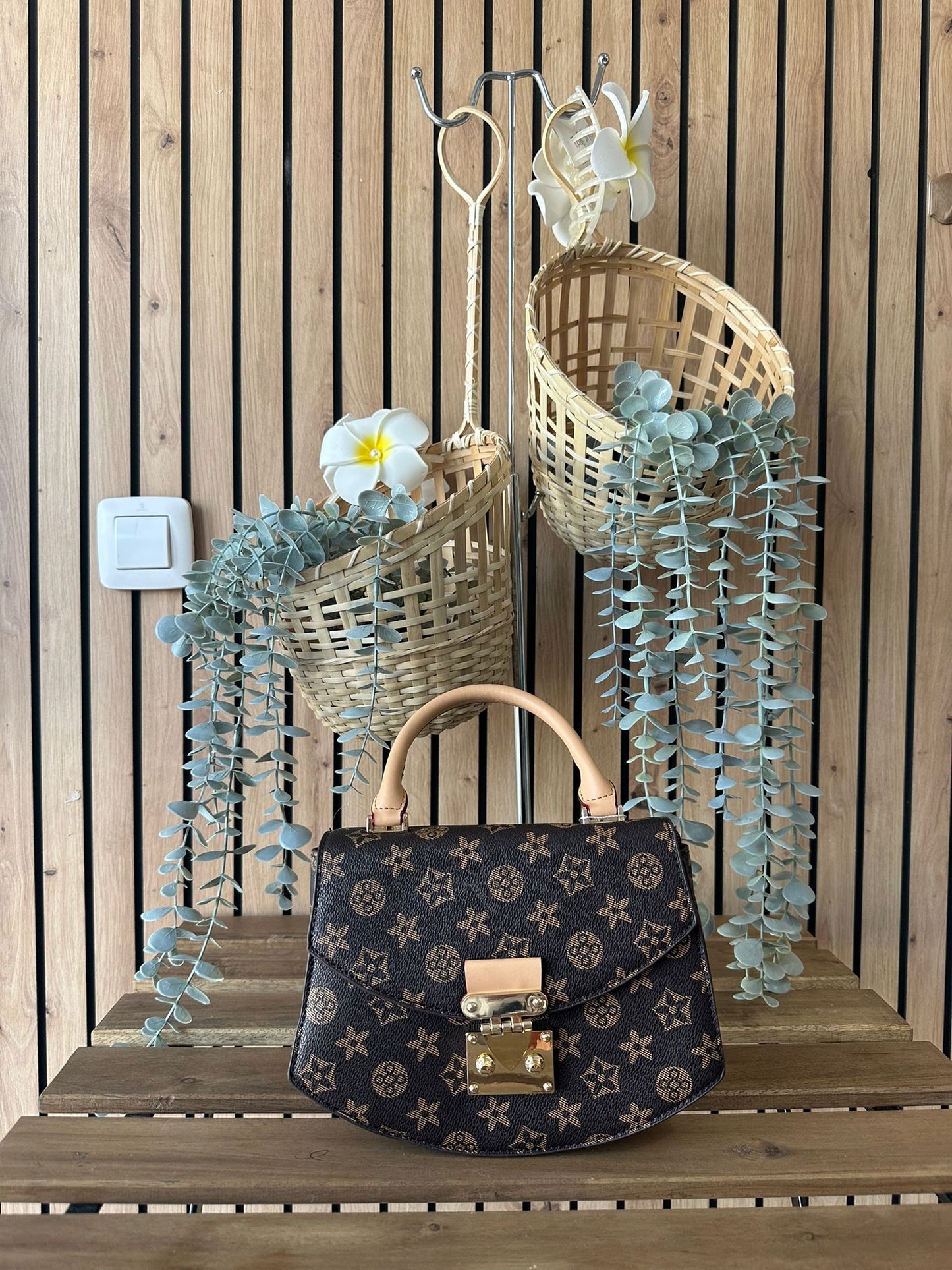 BOLSO LV MANO