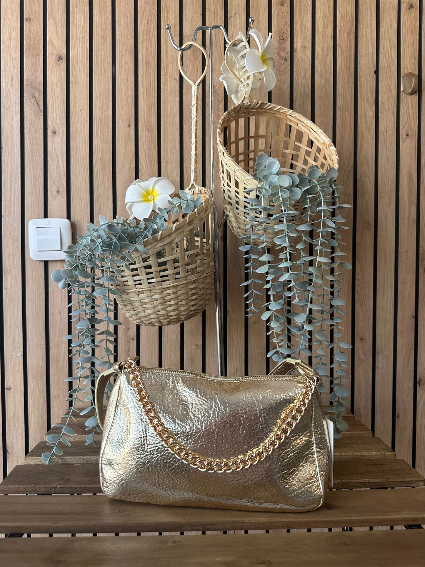 BOLSO PIEL DORADO CADENA