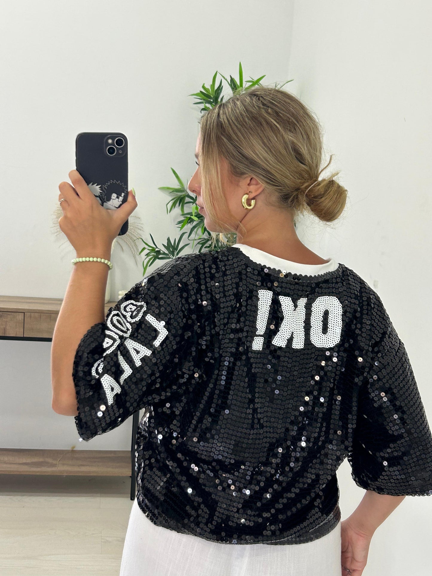 CAMISETA LENTEJUELA OK NEGRA