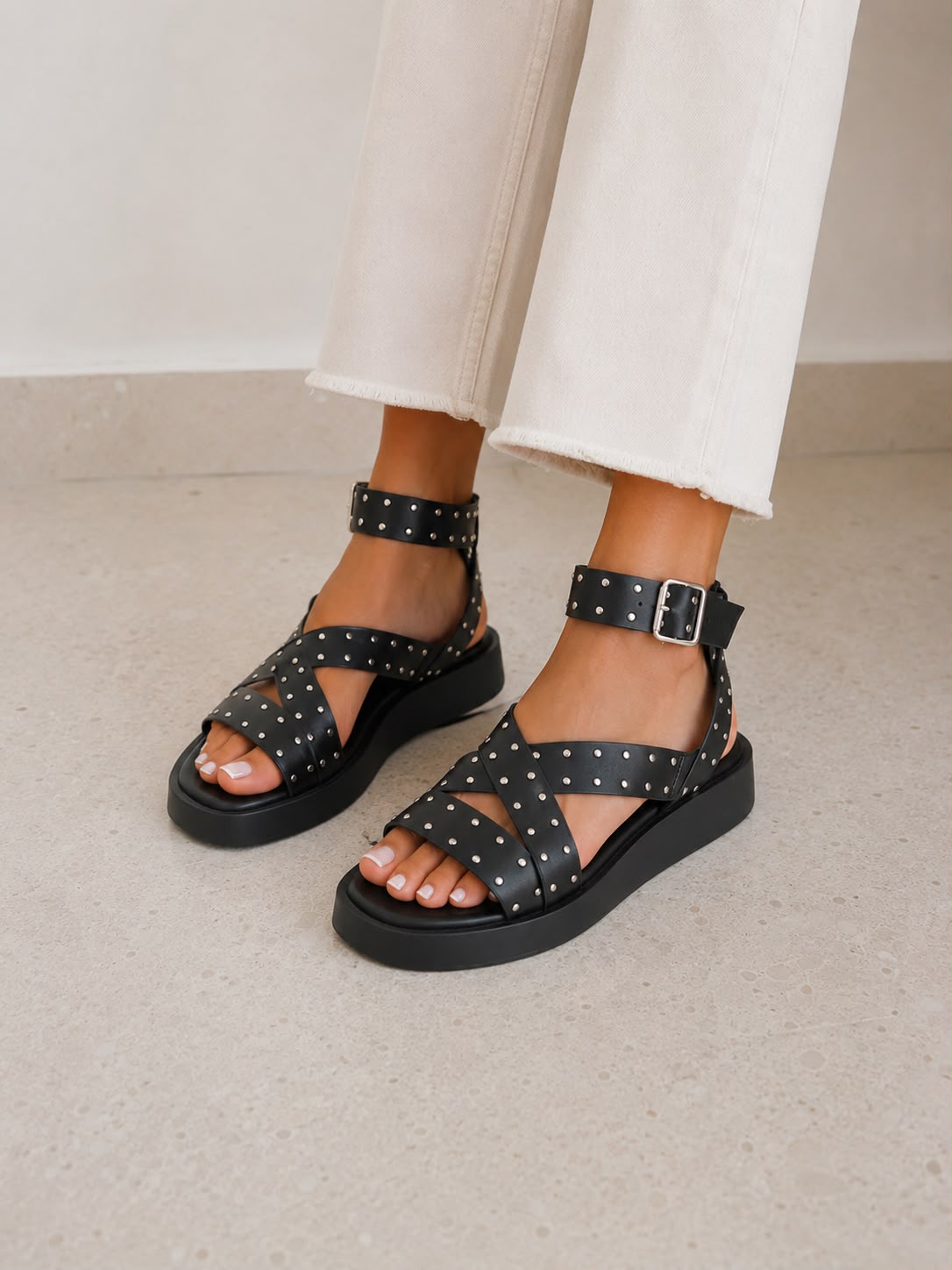 SANDALIAS GRECIA TACHUELA
