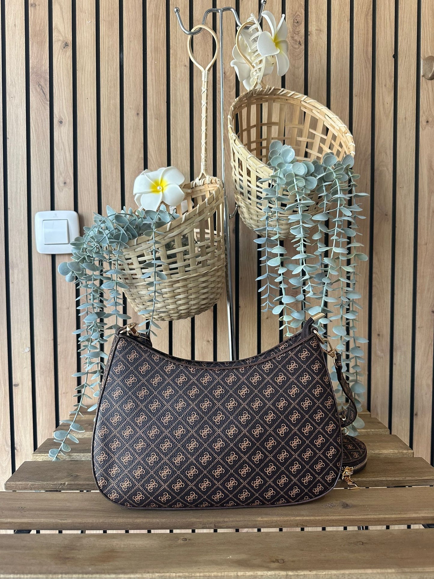 BOLSO INSPIRACION GUESS MARRON