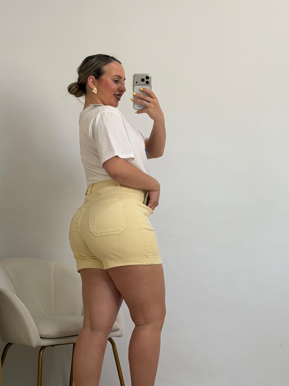 PANTALON CORTO AMARILLO