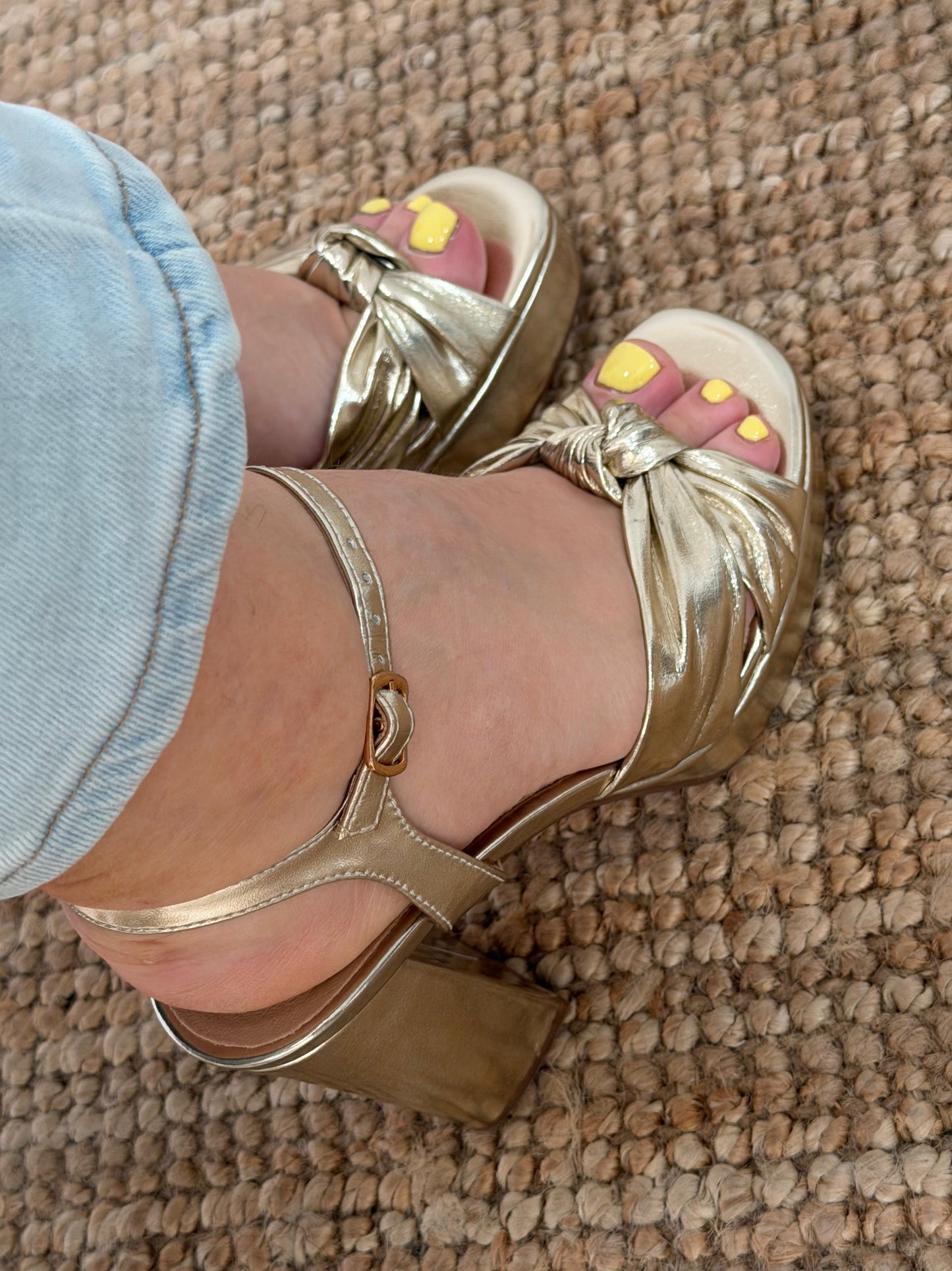 TACON NUDO DORADO