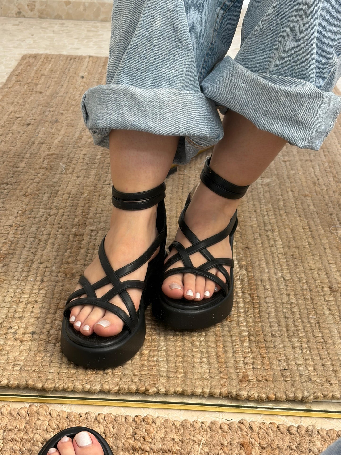 SANDALIAS AGATHA NEGRAS