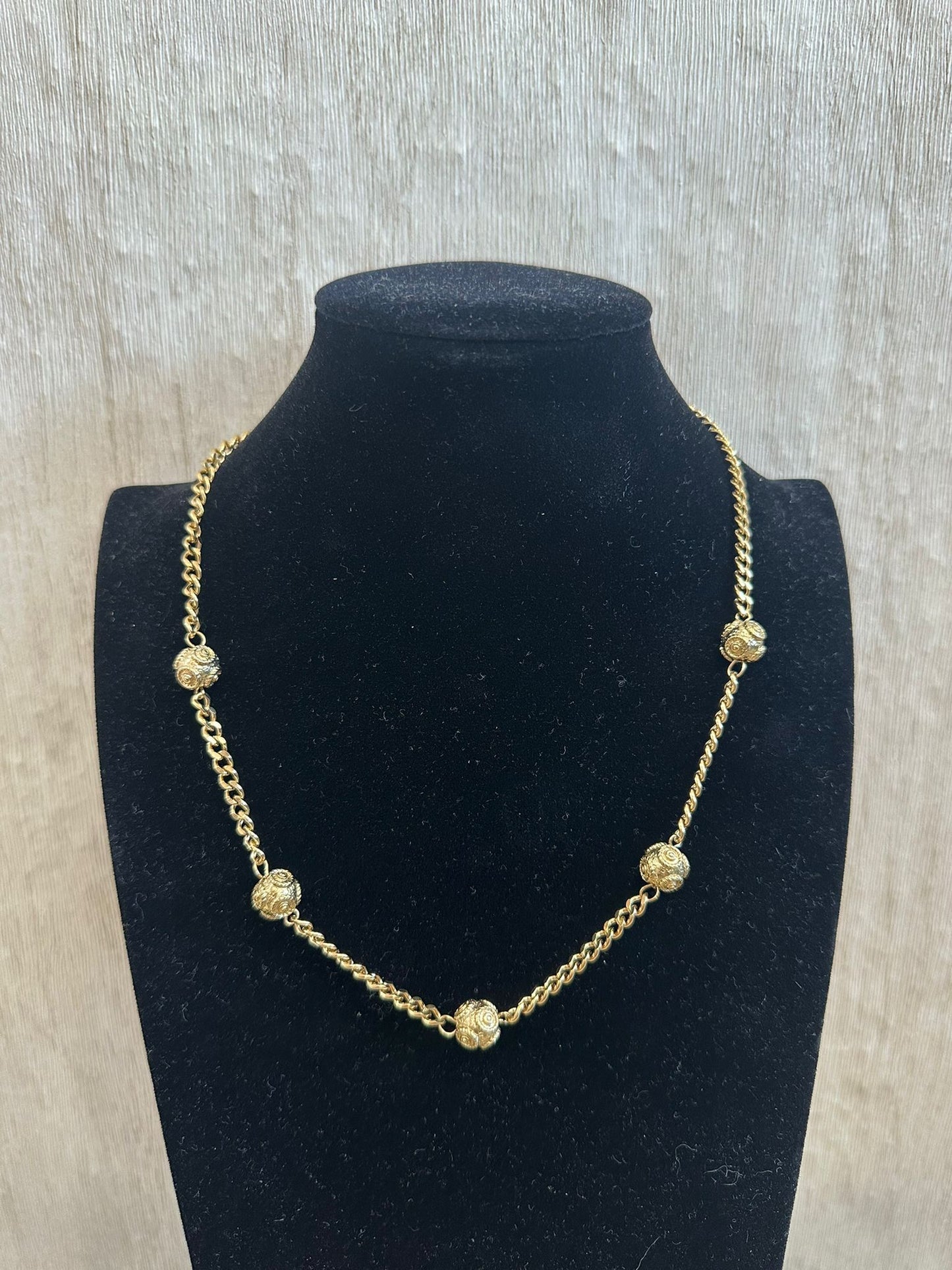 COLLAR DETALLE DORADO