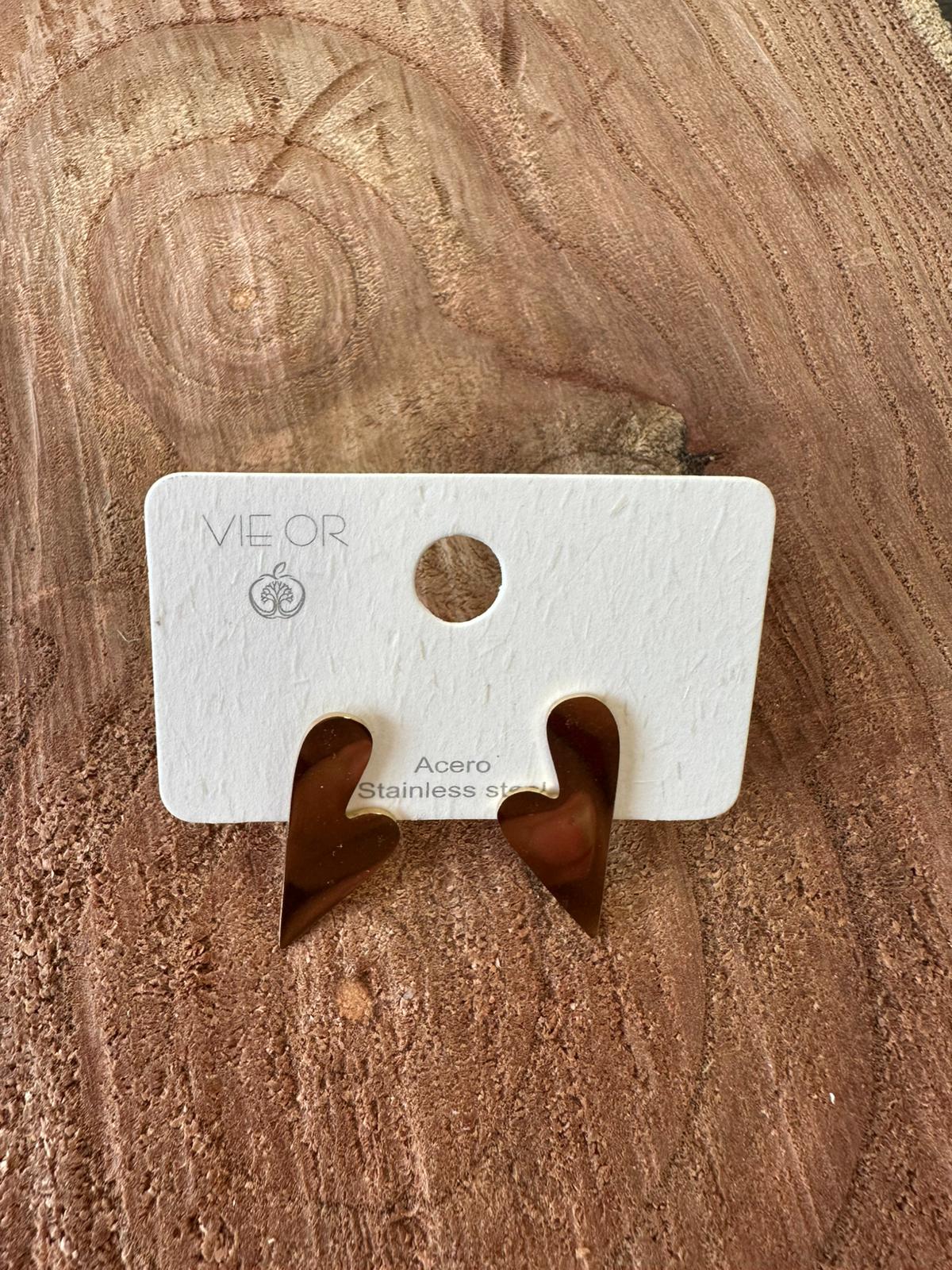 PENDIENTES CORAZON ESTRECHOS DORADOS
