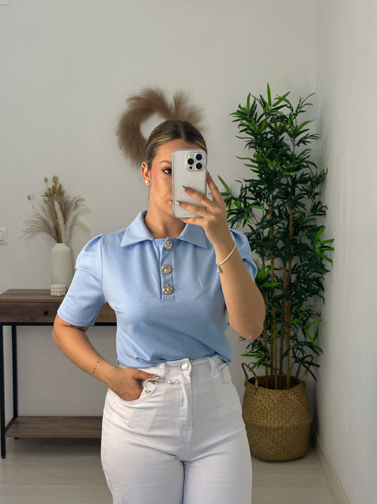 CAMISETA BOTON CELESTE