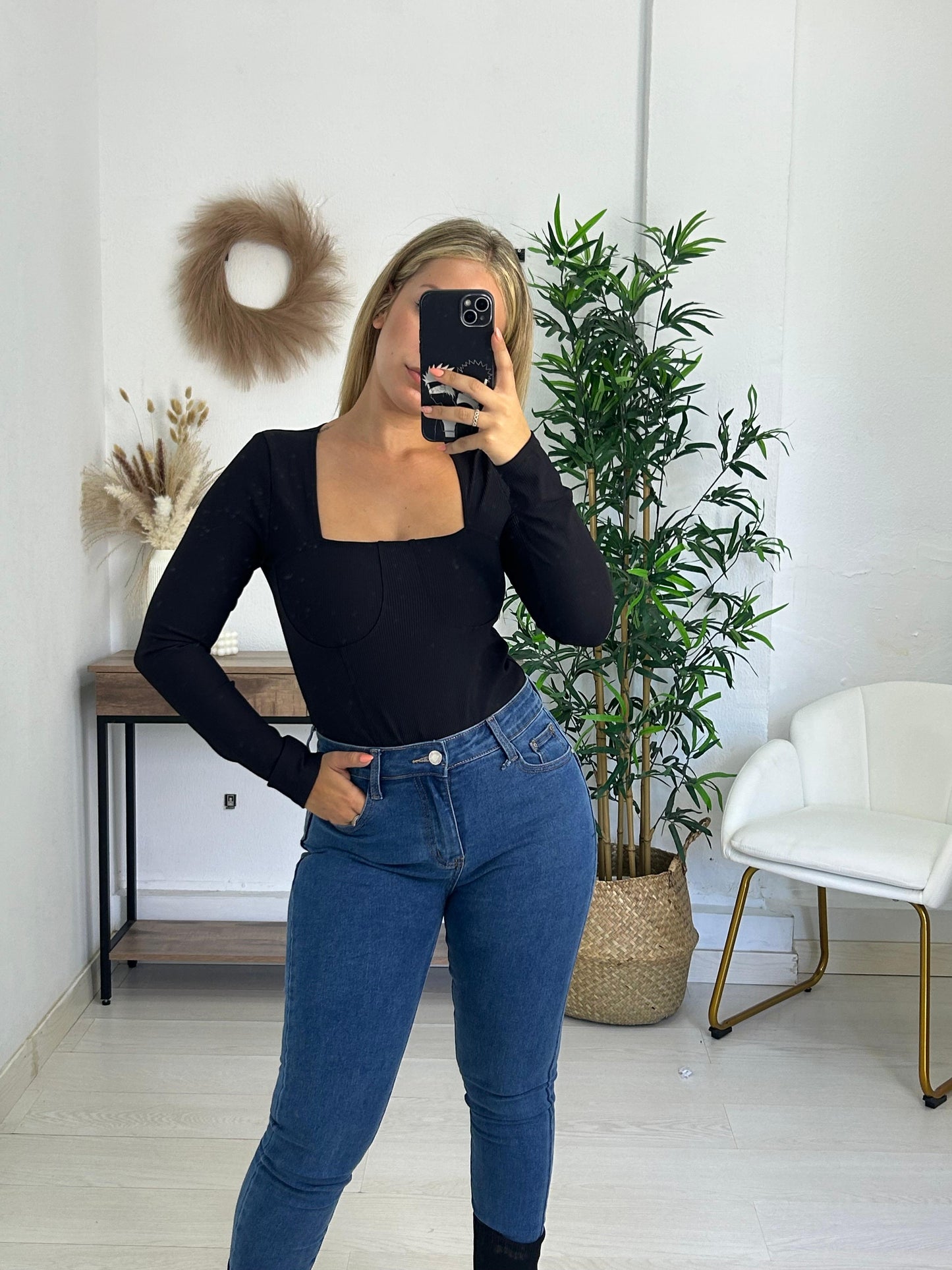 BODY LAURA