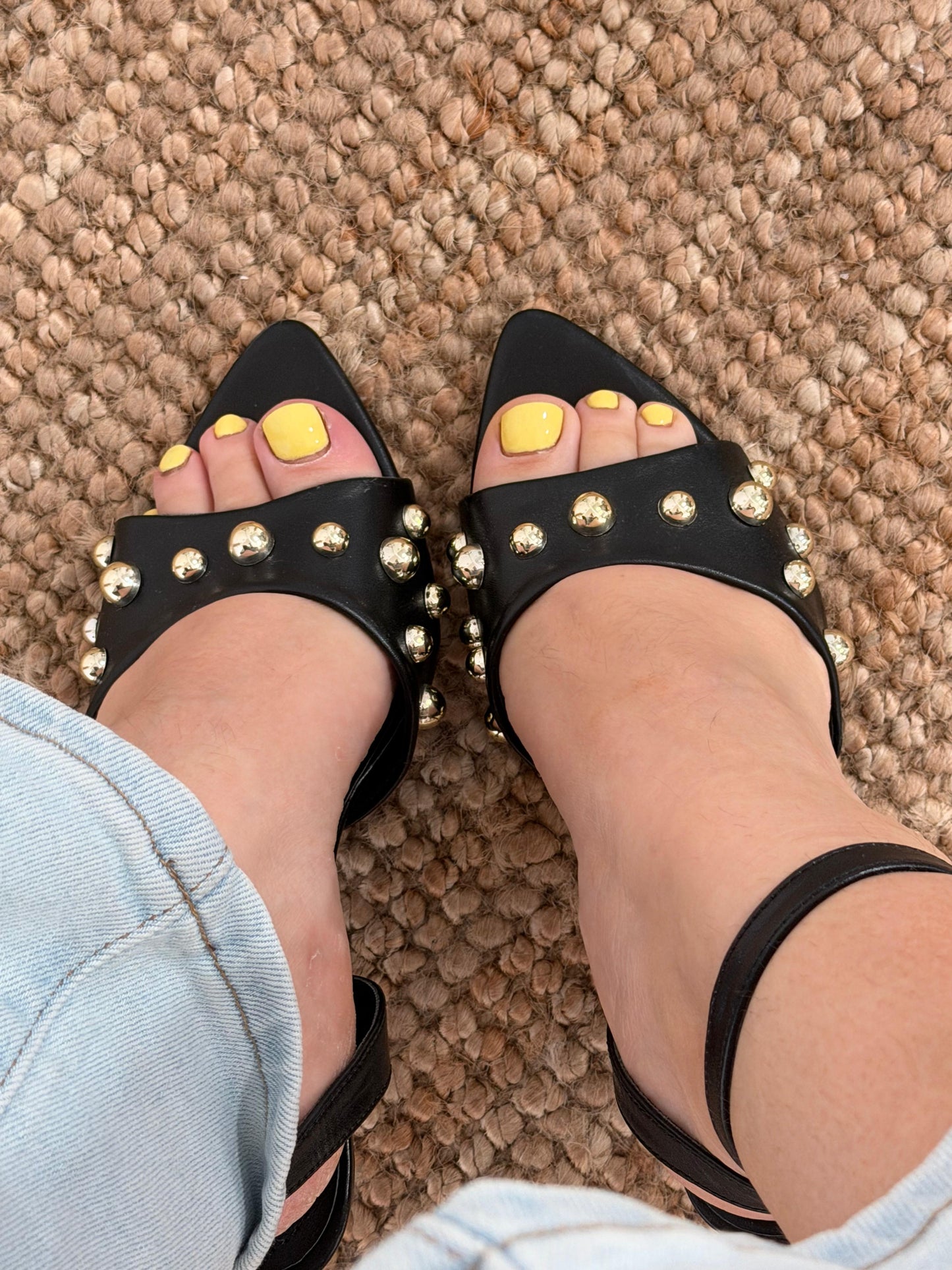 SANDALIA TACHUELAS NEGRO