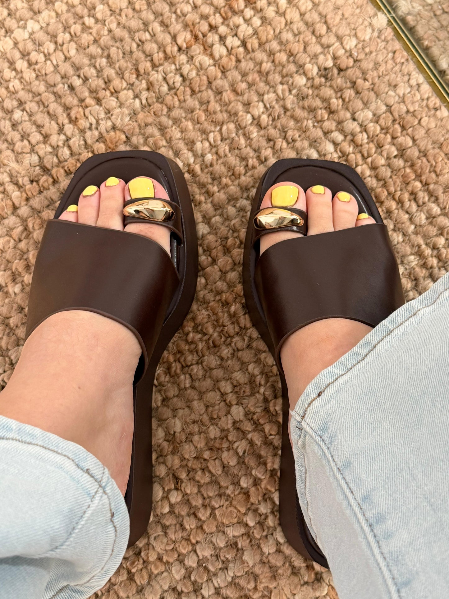 SANDALIAS DEDO MARRON