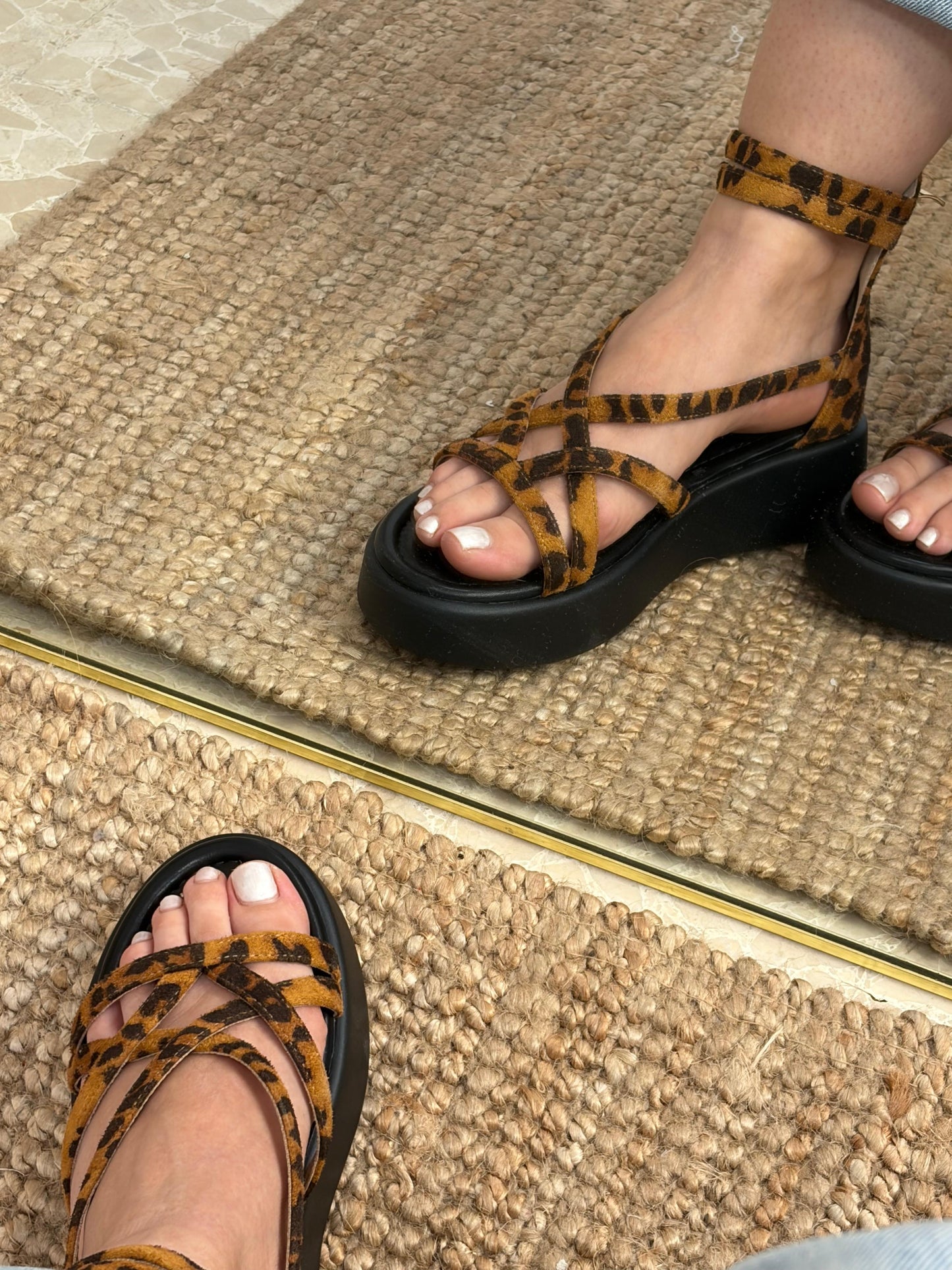 SANDALIAS AGATHA LEOPARDO