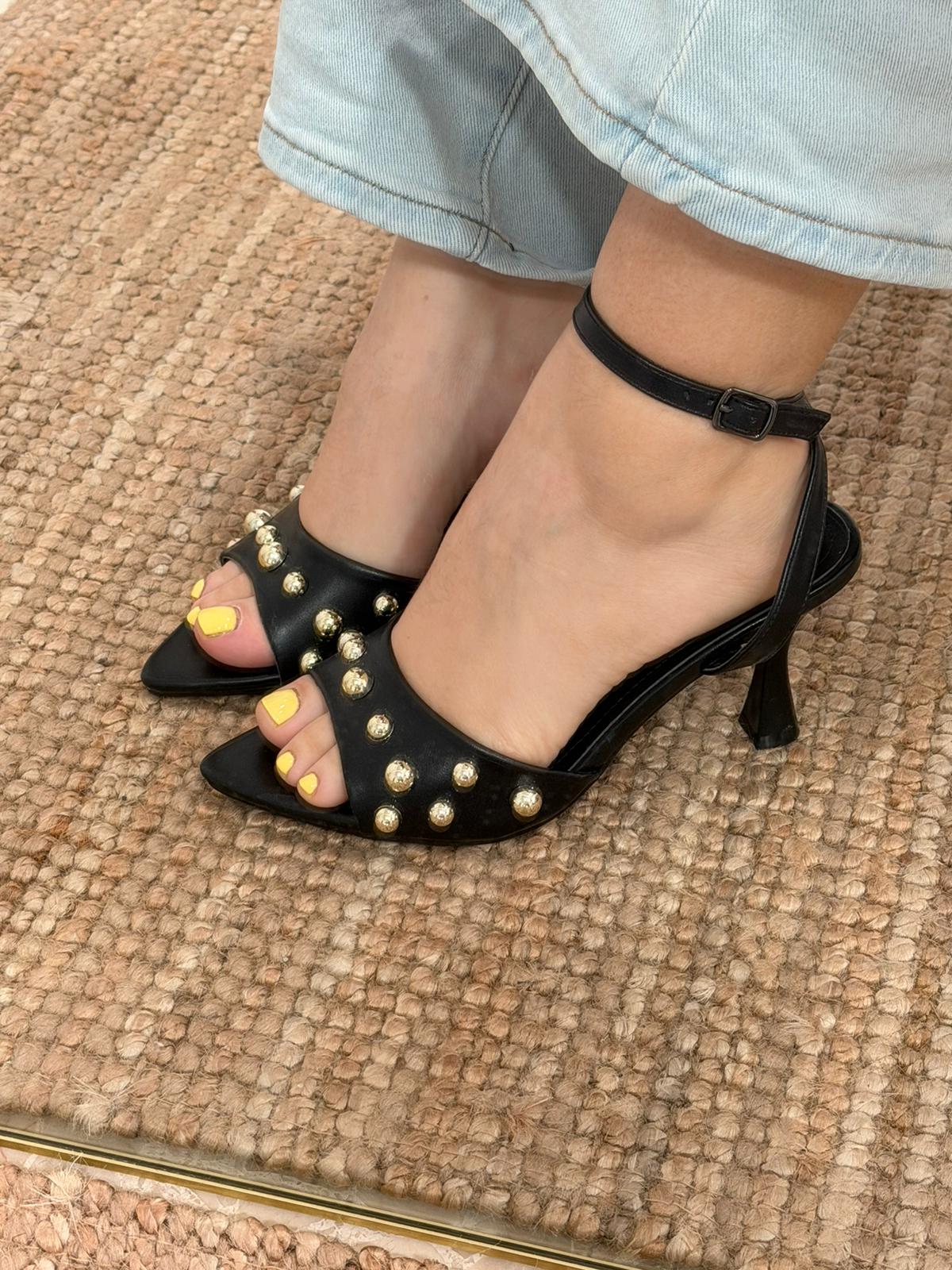 SANDALIA TACHUELAS NEGRO