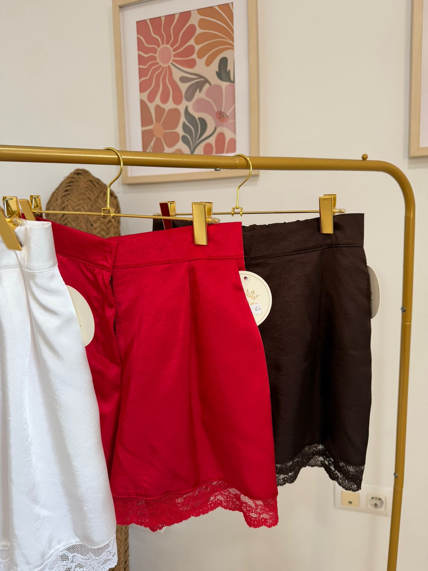 PANTALON CORTO ENCAJE